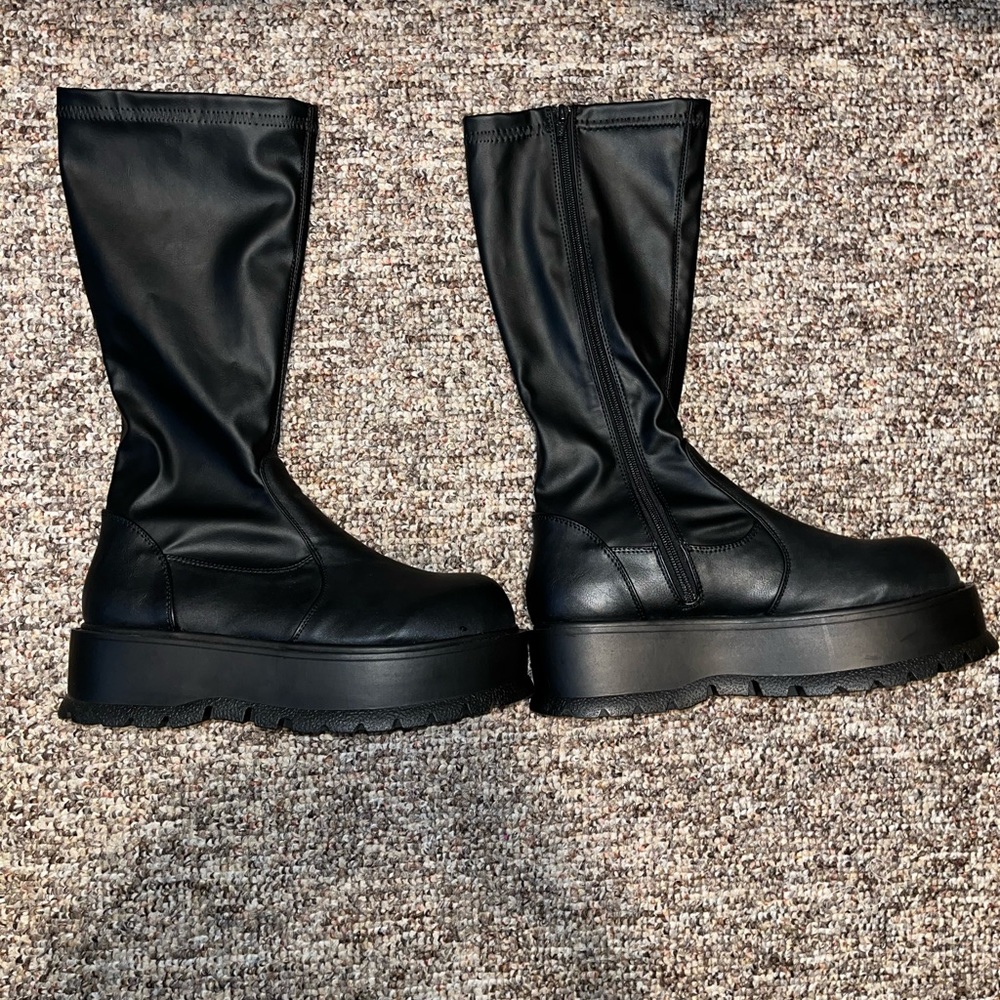 Demonia slacker 200 women’s size 11